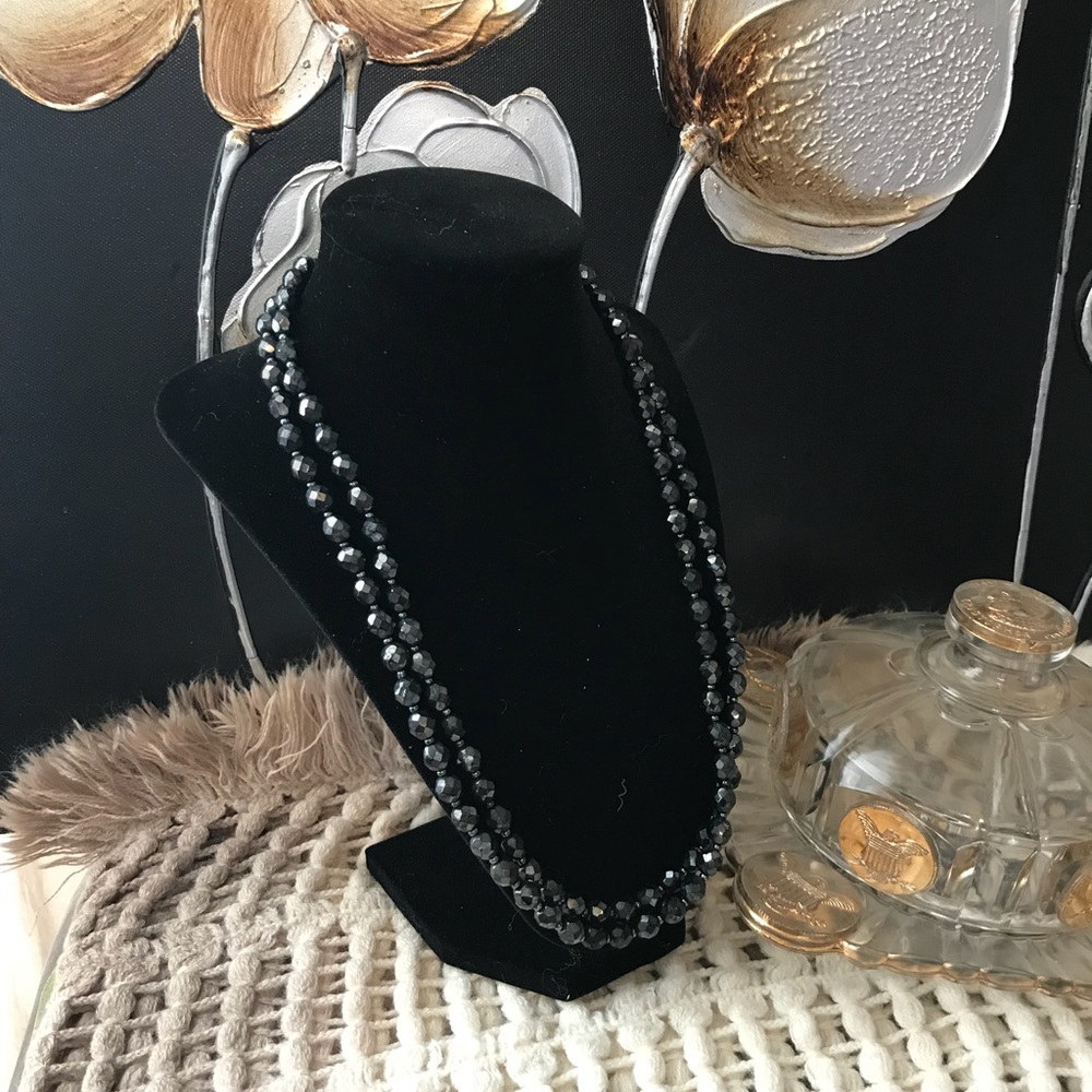 VINTAGE BEADED NECKLACE